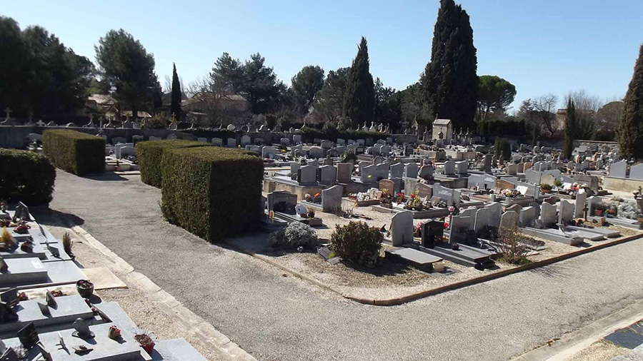 Prière au cimetière