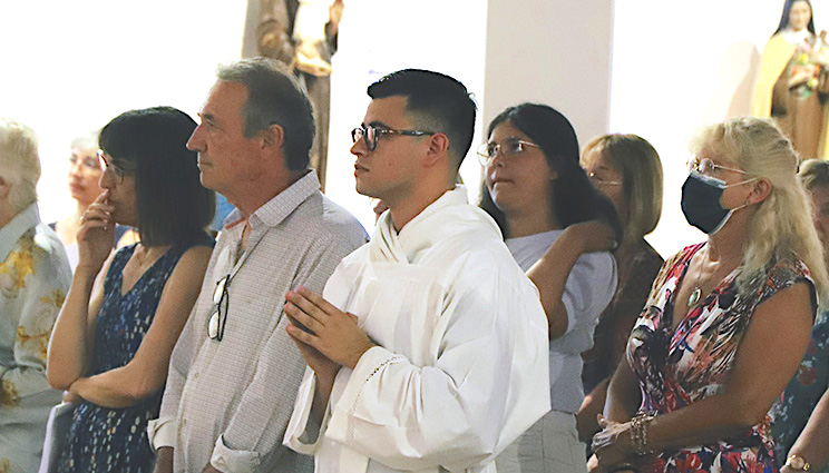 Gustavo Gonzalez, institué aux ministères de lecteur et acolyte