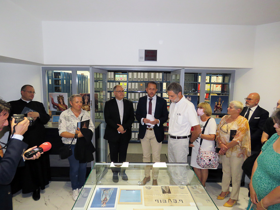 Inauguration de l’exposition « Chez nous, soyez Reine ! »