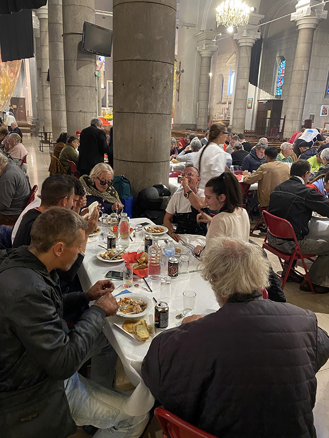 Église Saint-Pierre d’Arène, 200 repas servis aux démunis