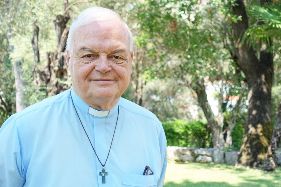 Un sanctuaire, une cathédrale, un village