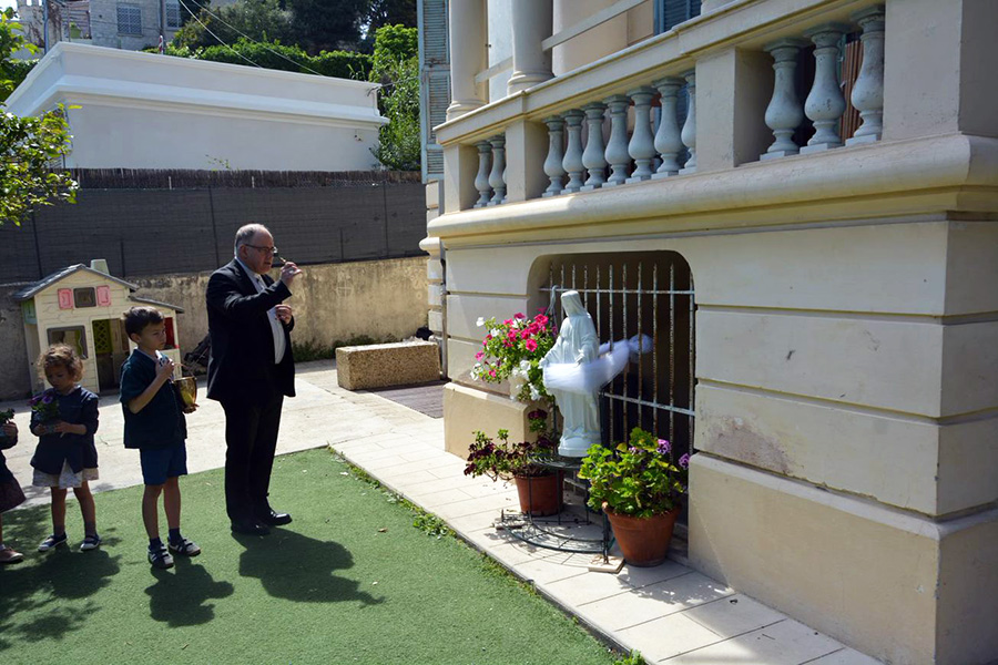 Cours Sainte Rita Bénédiction statue