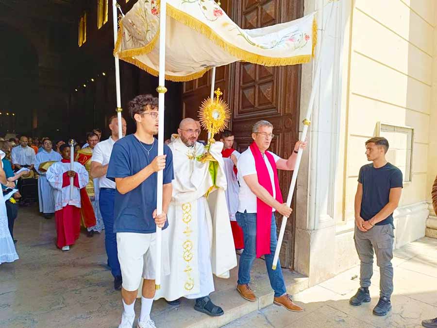 Fête-Dieu avec la paroisse de la Sainte-Famille