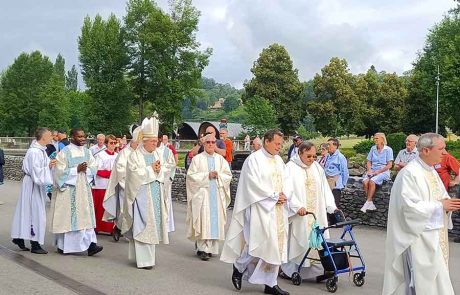 20230706 Jour3 MireilleM8 procession lourdes
