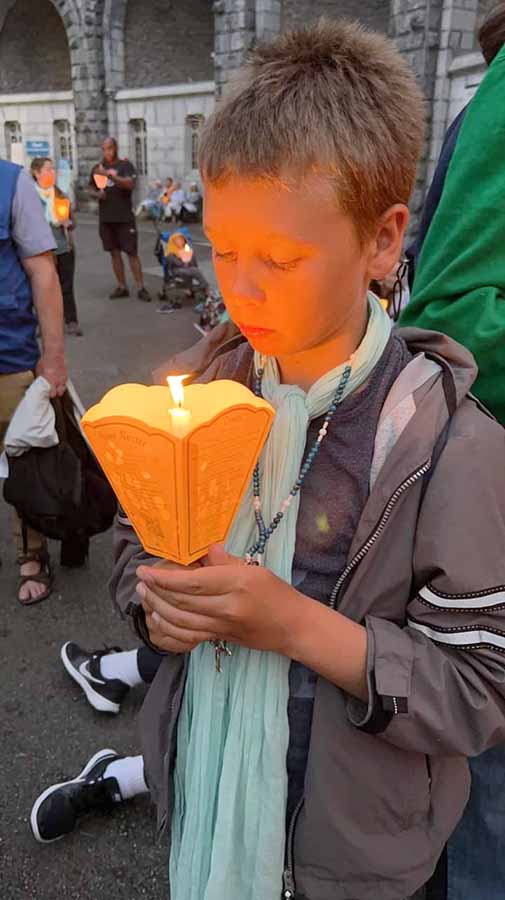 Les jeunes à Lourdes