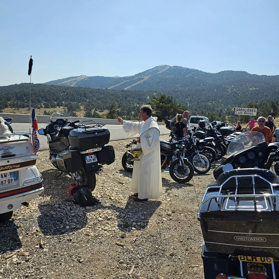 Bénédiction des motards à Gréolières-les-Neiges