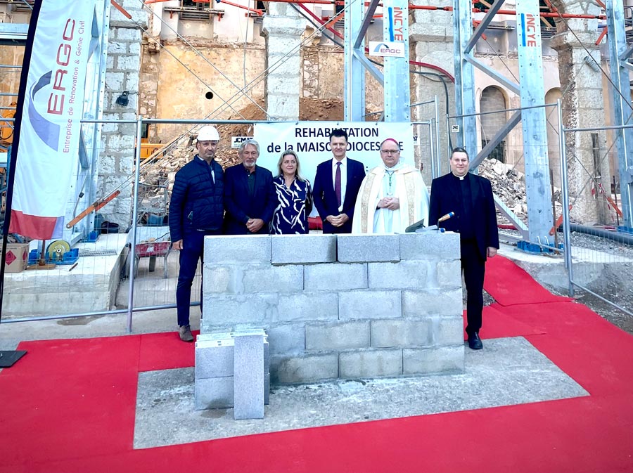 Pose de la première pierre de la future maison diocésaine